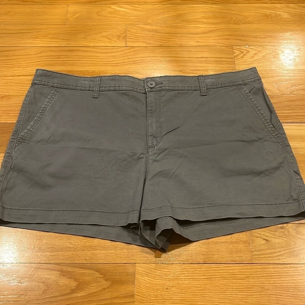 A new day women’s stretch shorts size 18.